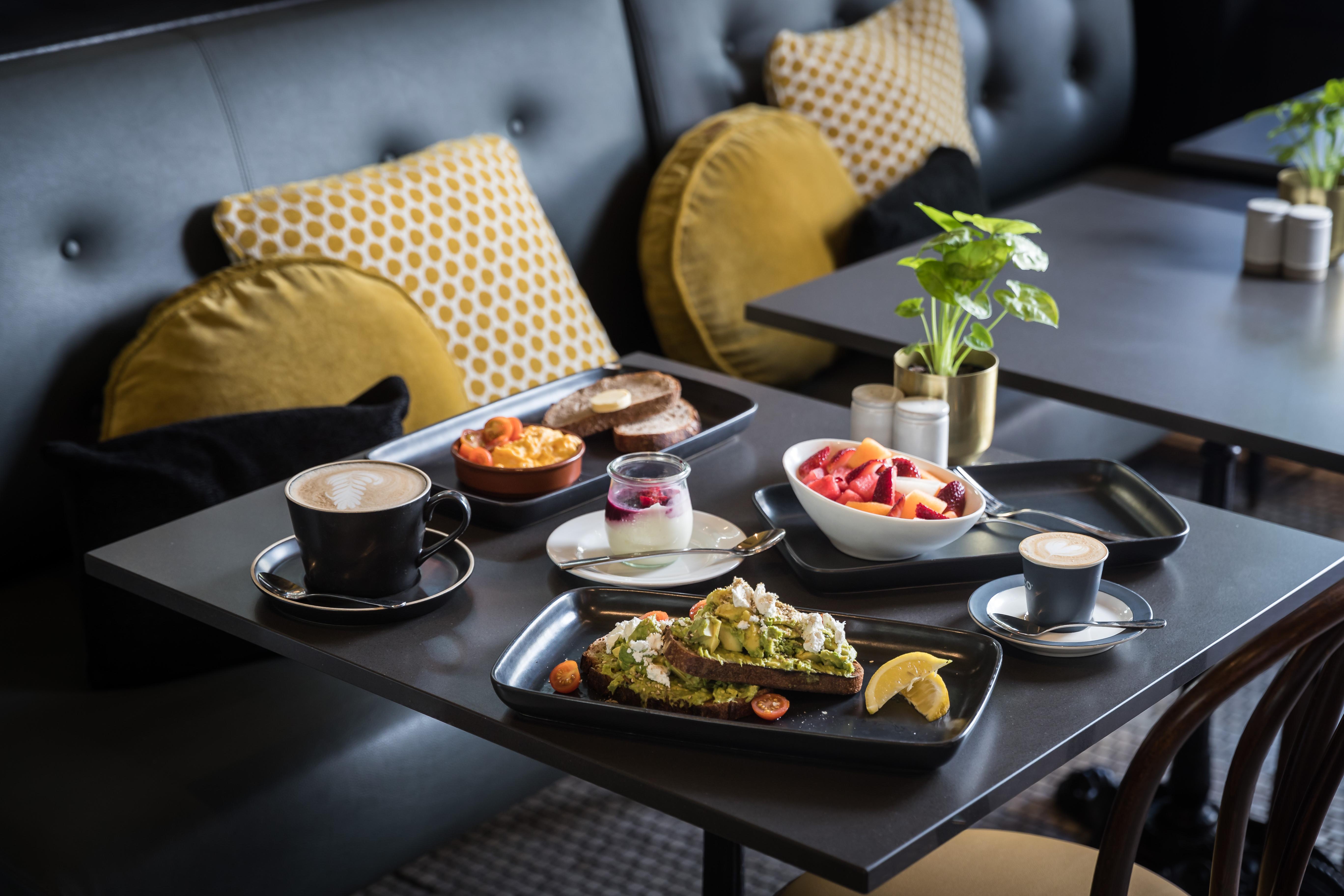 Ovolo The Valley Brisbane Esterno foto A selection of food and drink at the restaurant