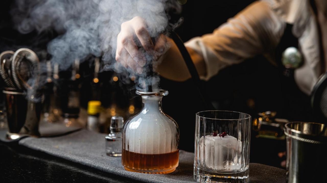Ovolo The Valley Brisbane Esterno foto Smoke being used in a cocktail