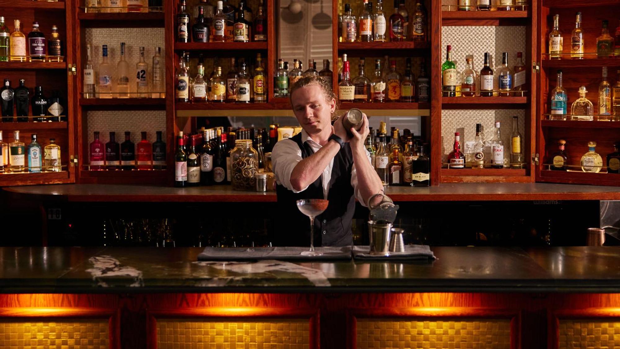 Ovolo The Valley Brisbane Esterno foto A bartender at work