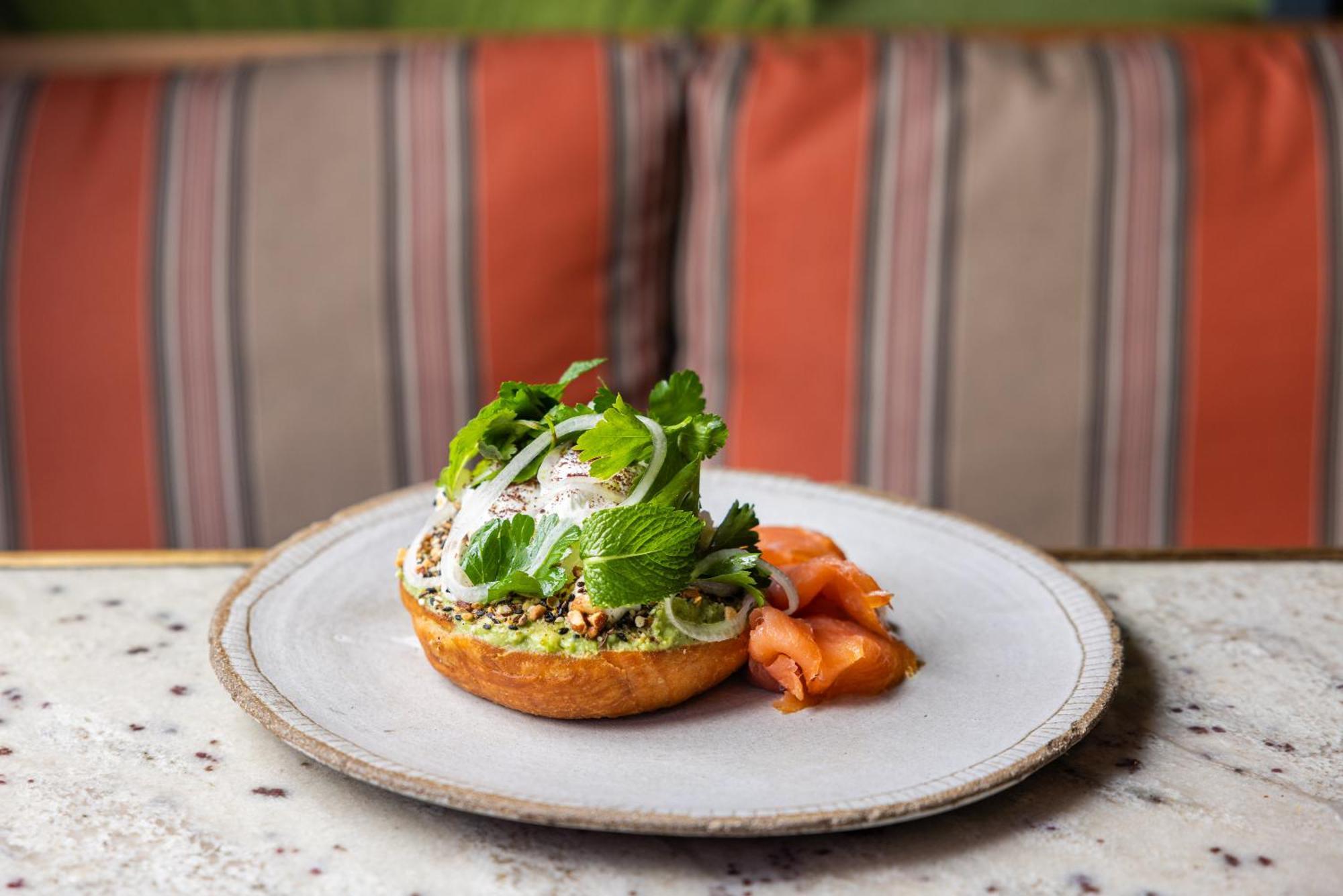 Ovolo The Valley Brisbane Esterno foto Avocado and salmon bagel
