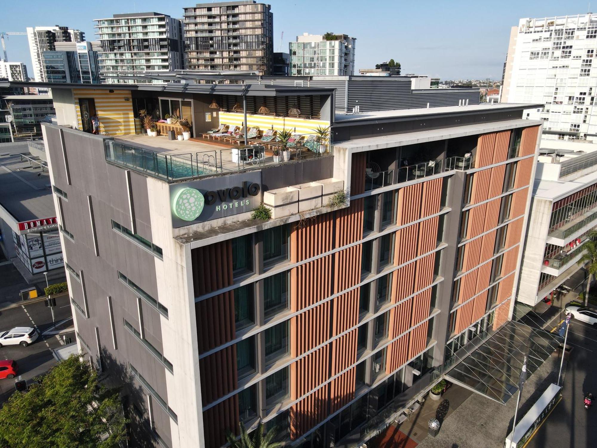 Ovolo The Valley Brisbane Esterno foto The Hotel's rooftop pool